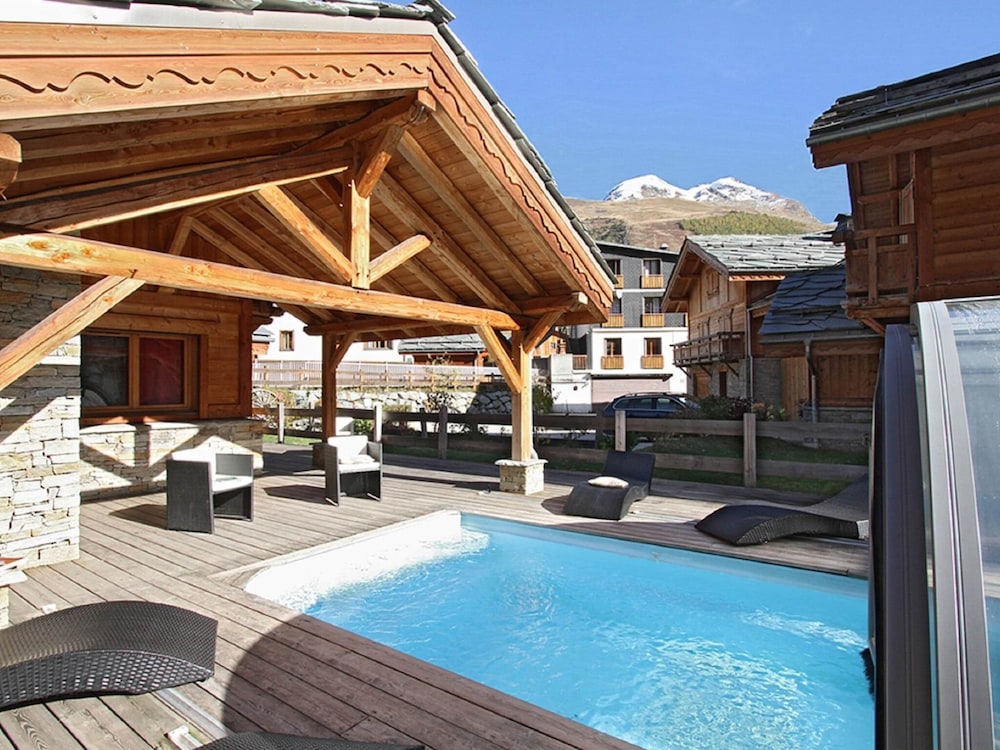 Chalet in Les Deux Alpes With Heated Pool