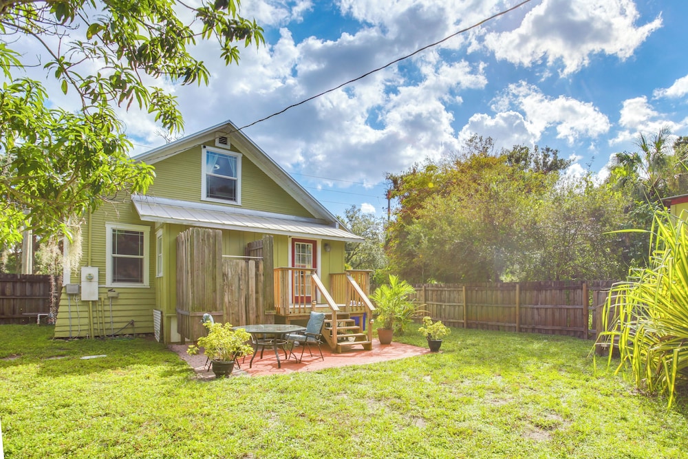 < 1 Mi to Downtown Fort Myers: Tranquil Retreat