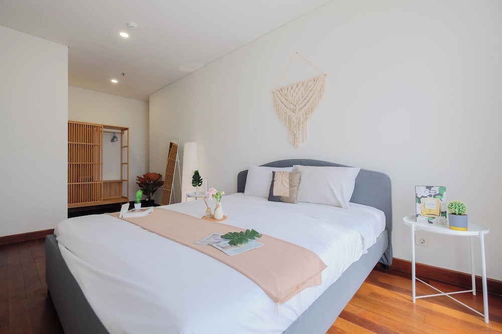 Boho Touch 2Br Apartment With Extra Room At Lucky Tower Residence