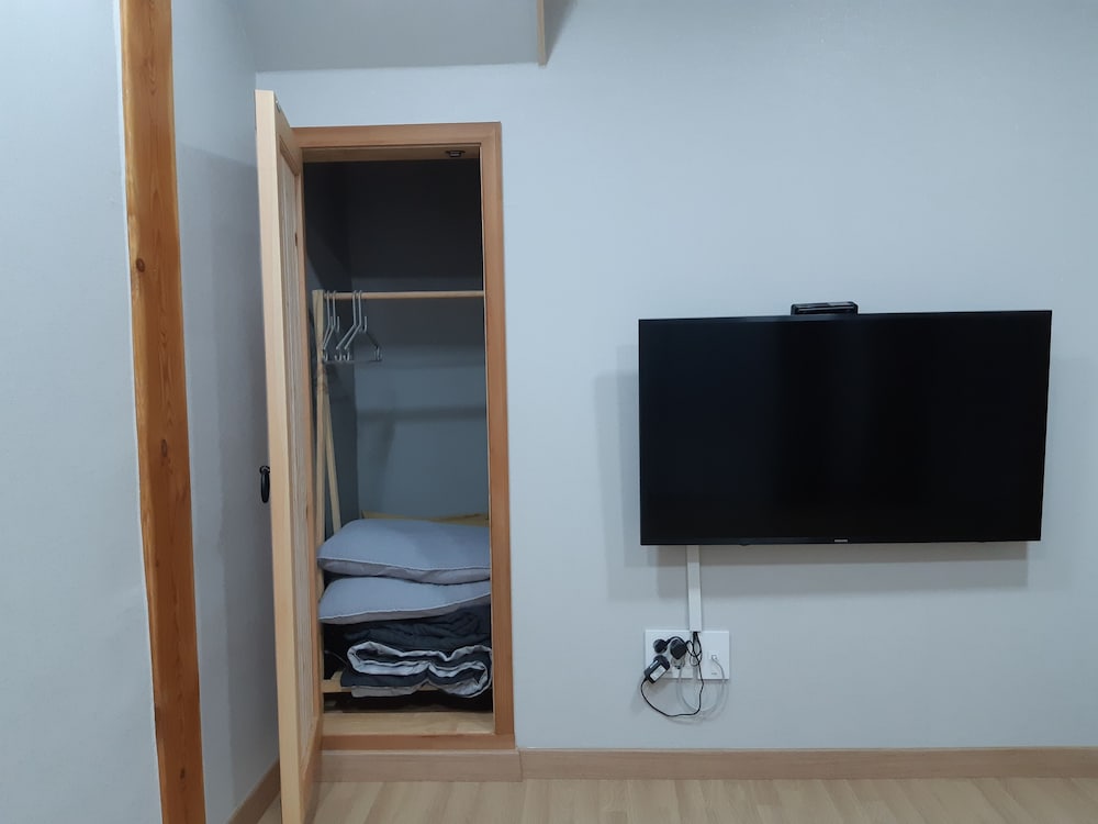 Navillera Hanok Pension view 4