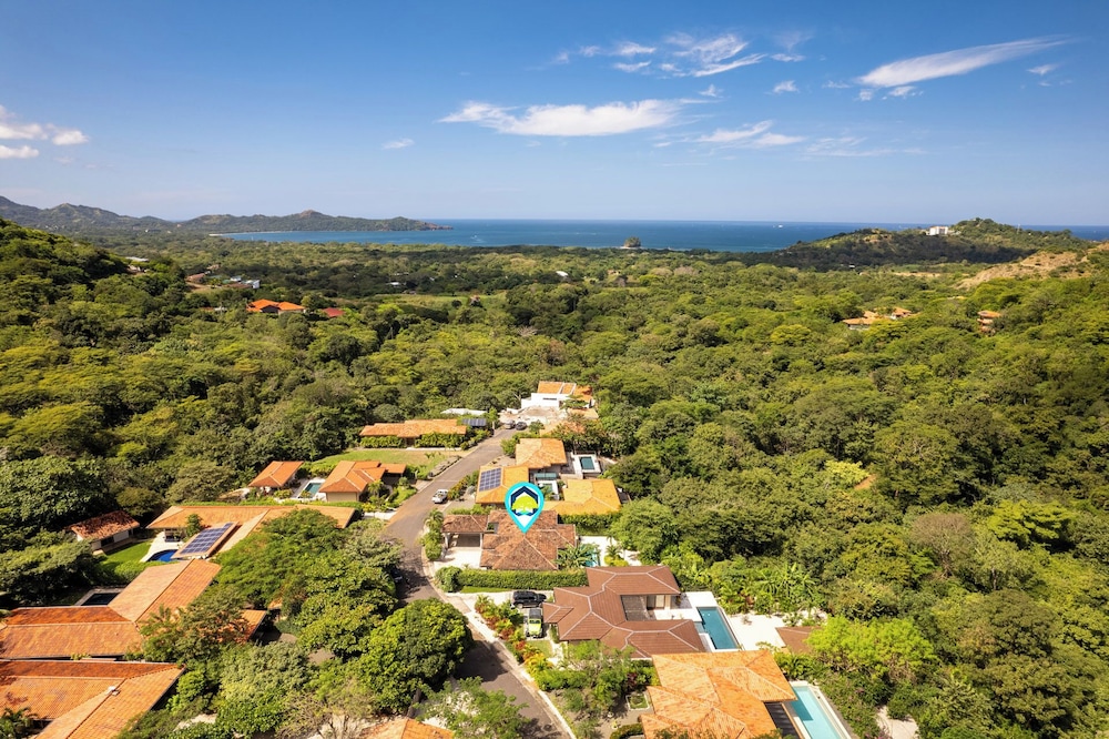 Luxurious Home with Bright, Modern Design and Private Infinity Pool in High-End Community