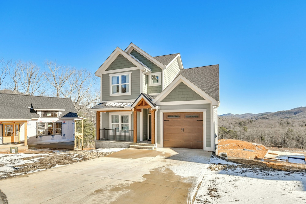 Newly Built Home w/ Mtn Views in Black Mountain!