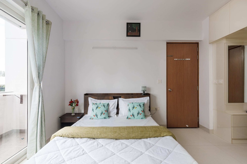 Luxury 4BHK in E-City with 40 Amenities