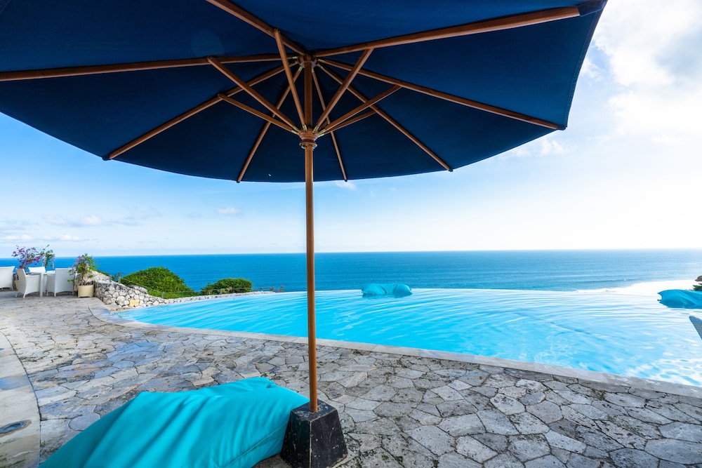 Cliffront Tropical Villa Cantik