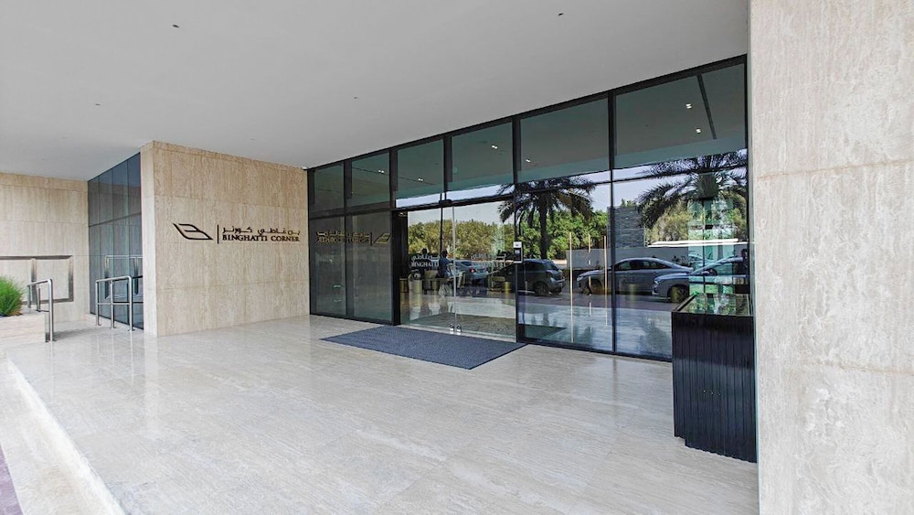 Vogue 7 mins Sky Dubai 3 mins Cirle Mall