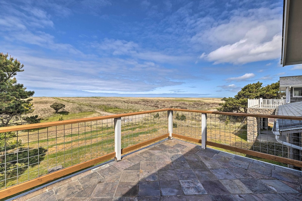 Coastal Oregon Retreat w/ Grill: 11 Mi to Astoria! view 2