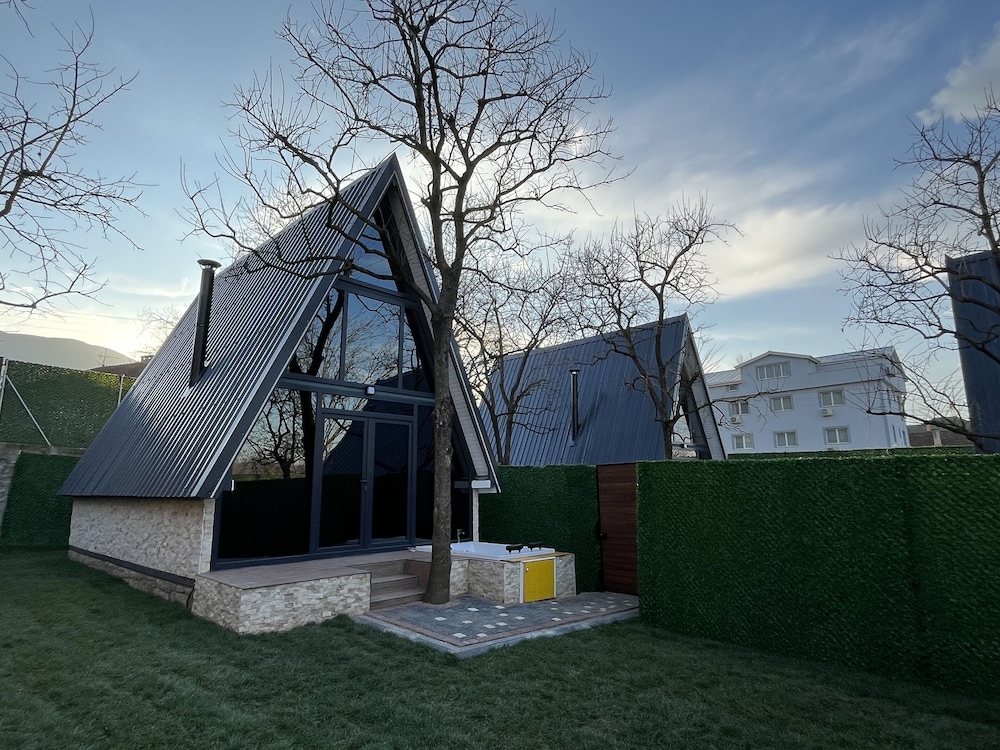 Pop Suit Bungalow view 5