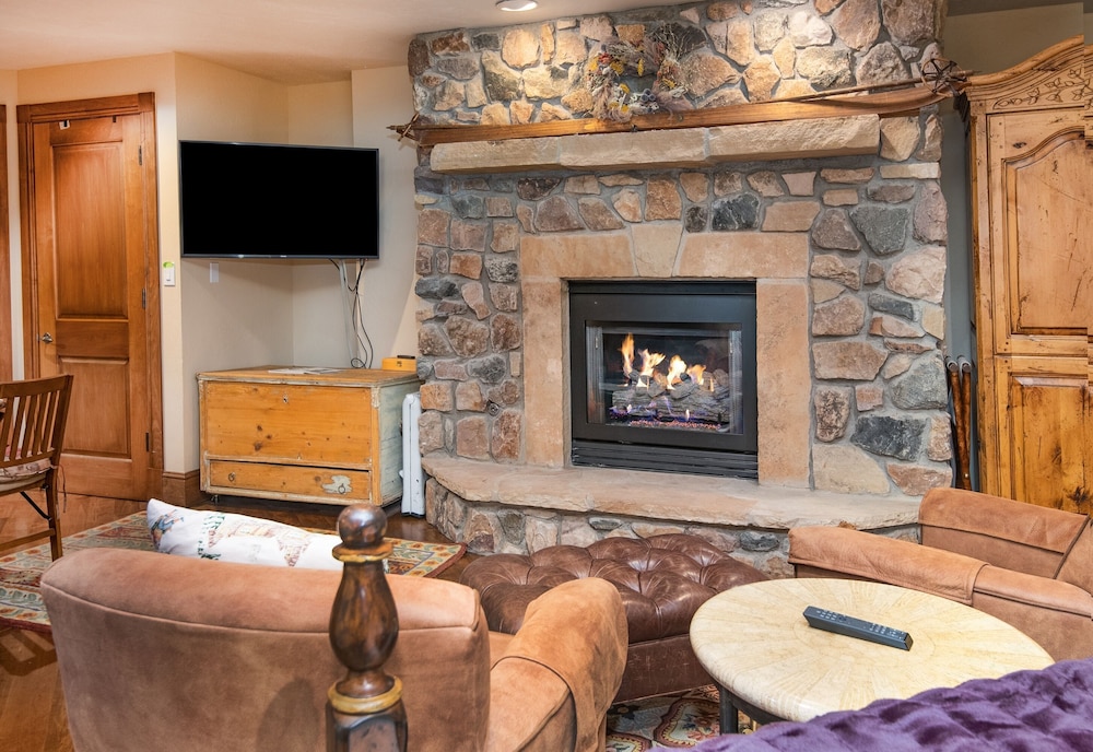 Mccoy Peak Lodge 107 1 Bedroom Condo by RedAwning - Property Image 9