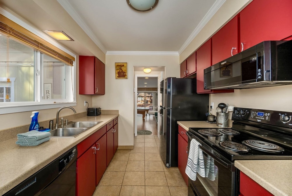 846 Stanford 3 Bedroom Home