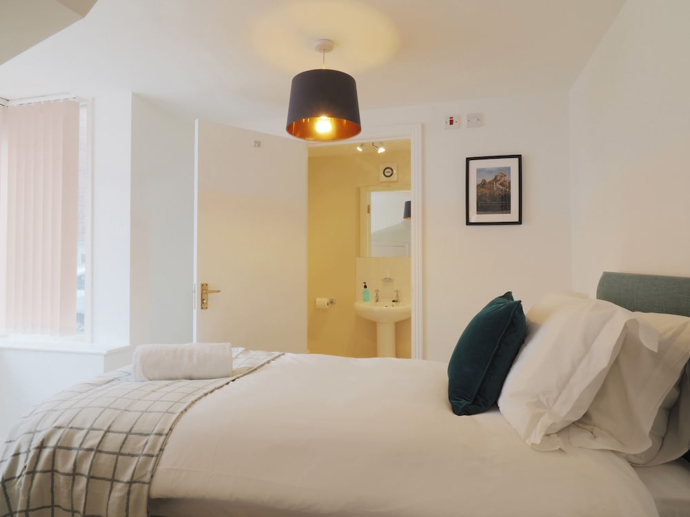 Kings Corner- Townhouse in the city view 4
