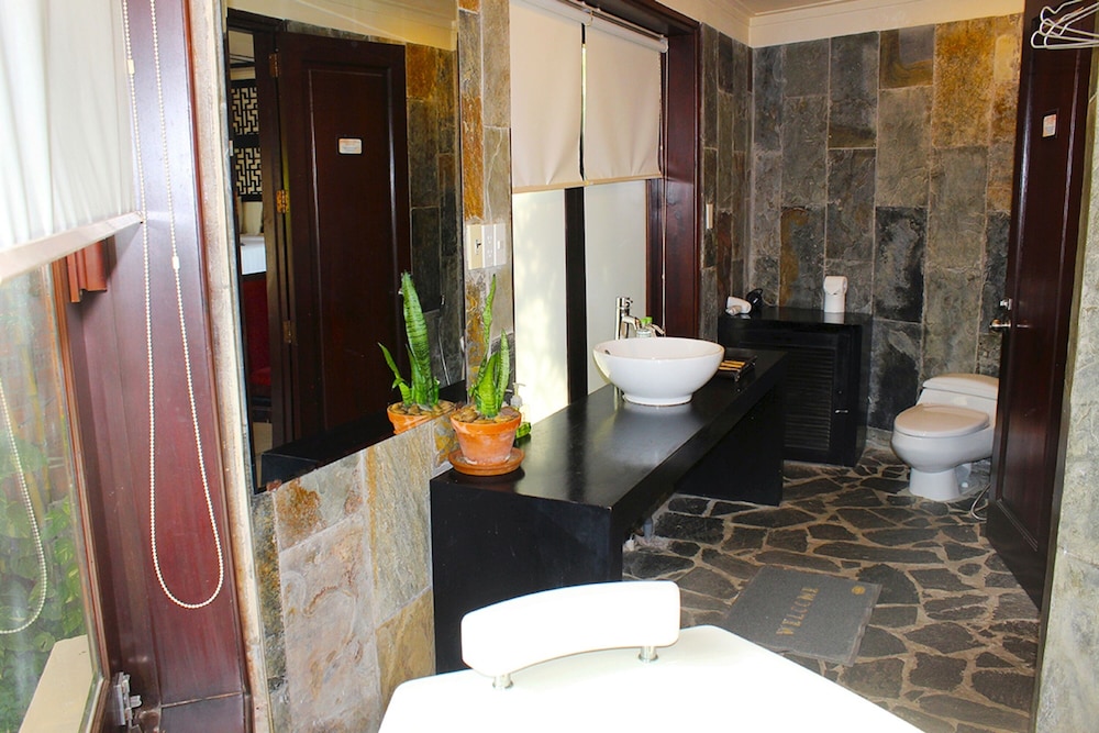 Poshanu Resort