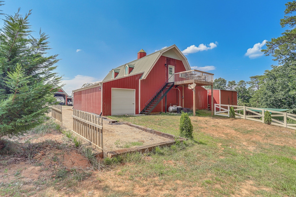 Lake Allatoona Area Studio w/ 2 Decks & Farm Views