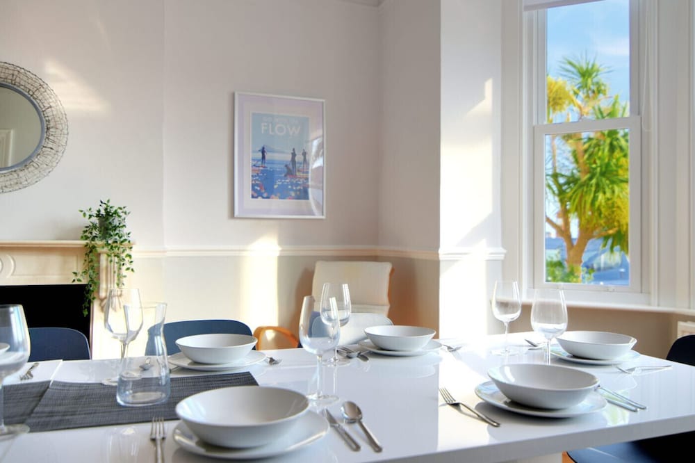 7 Seafield Road