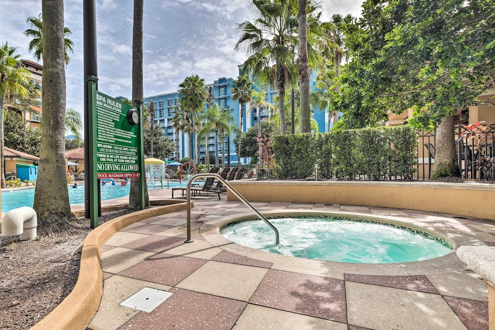 Poolside Bliss & Theme Park Thrills: Orlando Oasis