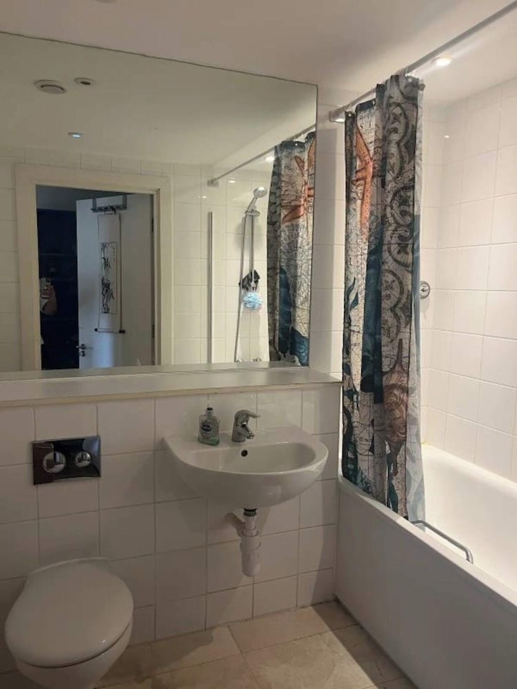 Modern 1BD Flat - 5 min Walk to Battersea Park!