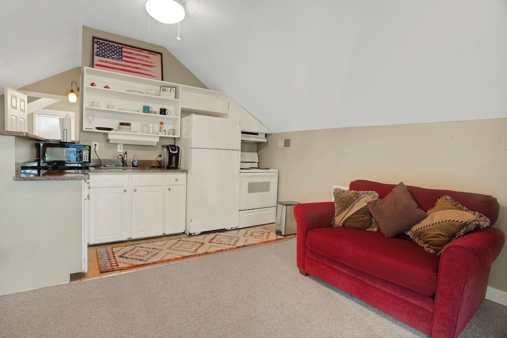Lux Apartment With Lake Views: Privacy and Wi-fi