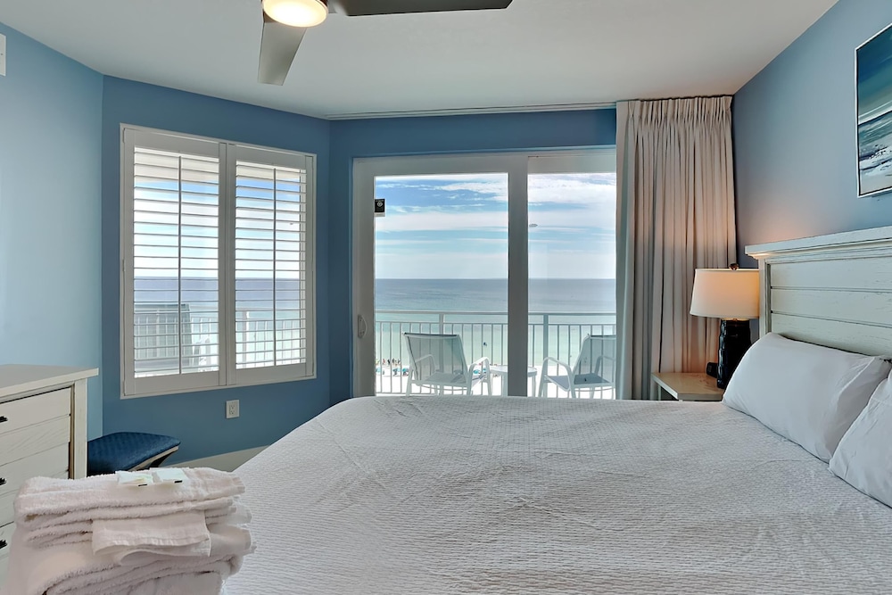 Blu #606 view 3
