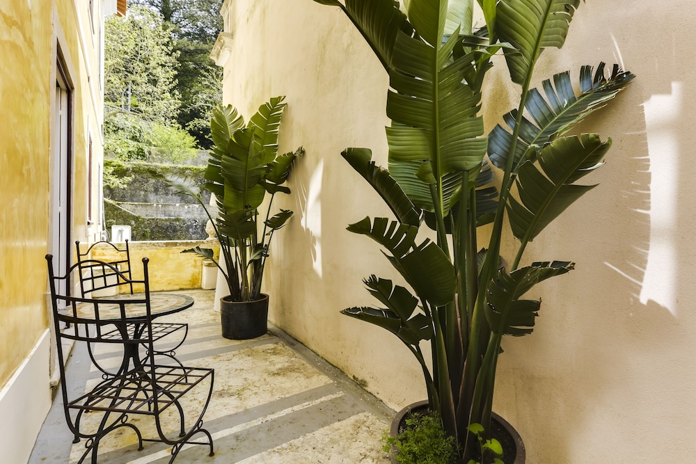 LUXa Charmhouse Hotel