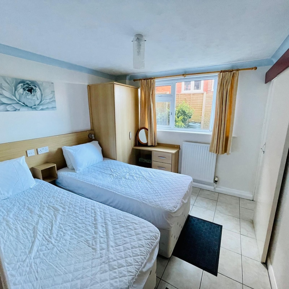 Lyndene Holiday Apartments