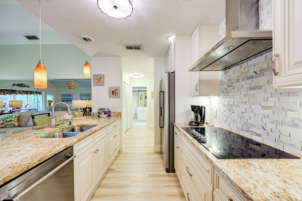 Extended Stay in Estero: Townhome w/ Lake Views!