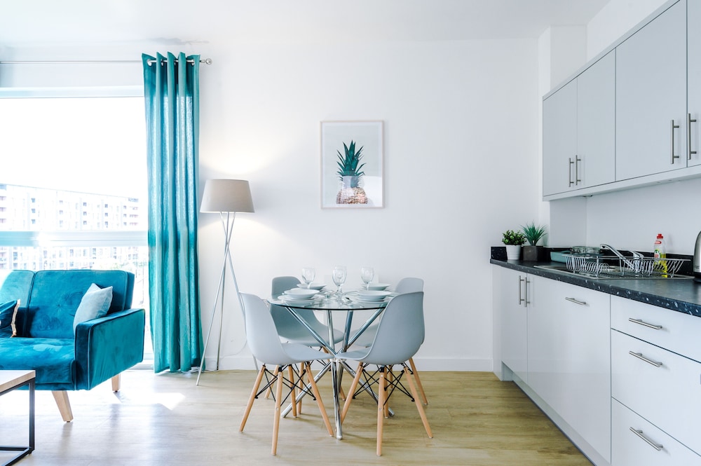 City Centre Manchester 2 Bed Apartment view 5