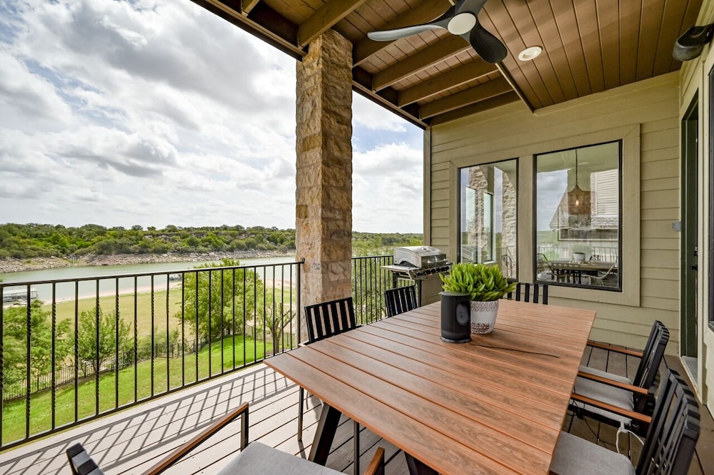 Luxury Lakefront Home-private Dock - Dipping Pool! - Property Image 18