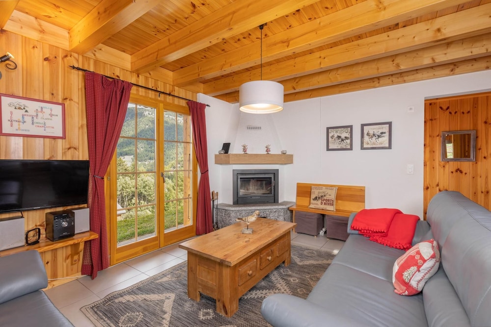 Chalet Lustycru view 5