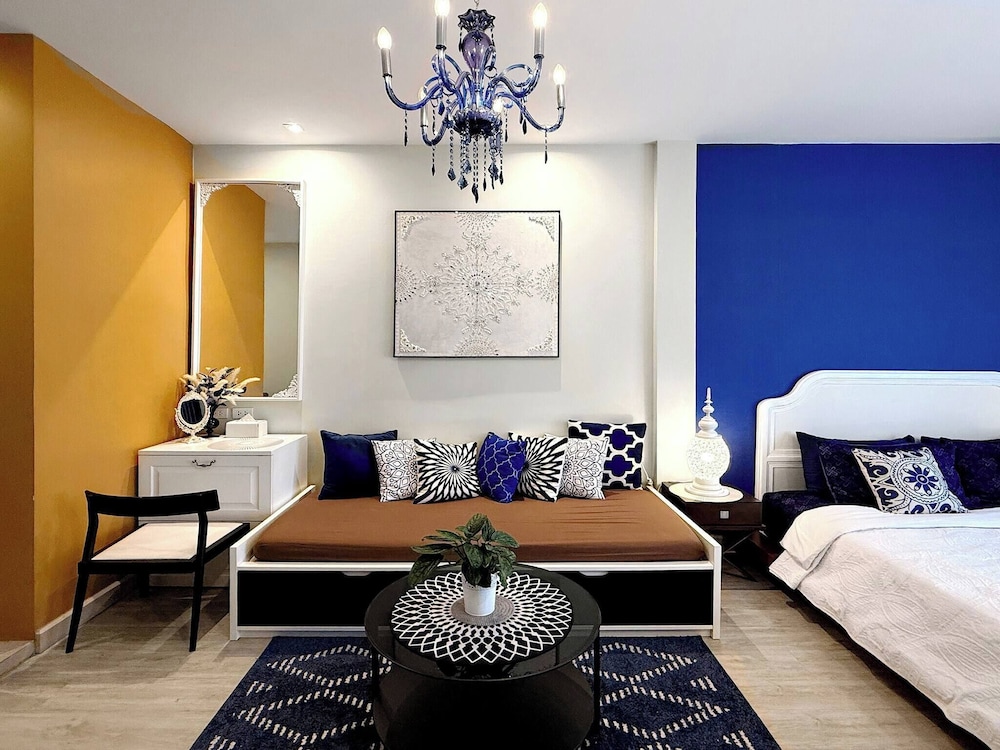 Stylish 3-bedroom Townhome in Heart of Bangkok