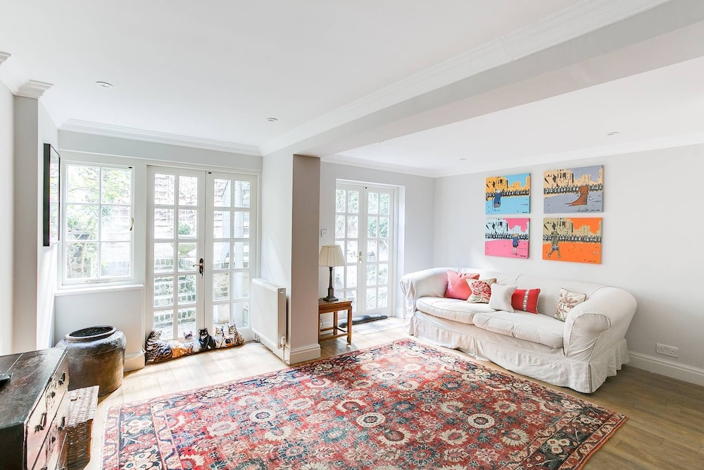 Cadogan Street III by Onefinestay