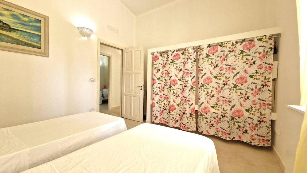Villa With Swimming Pool Sleeps 8 Three Bedrooms