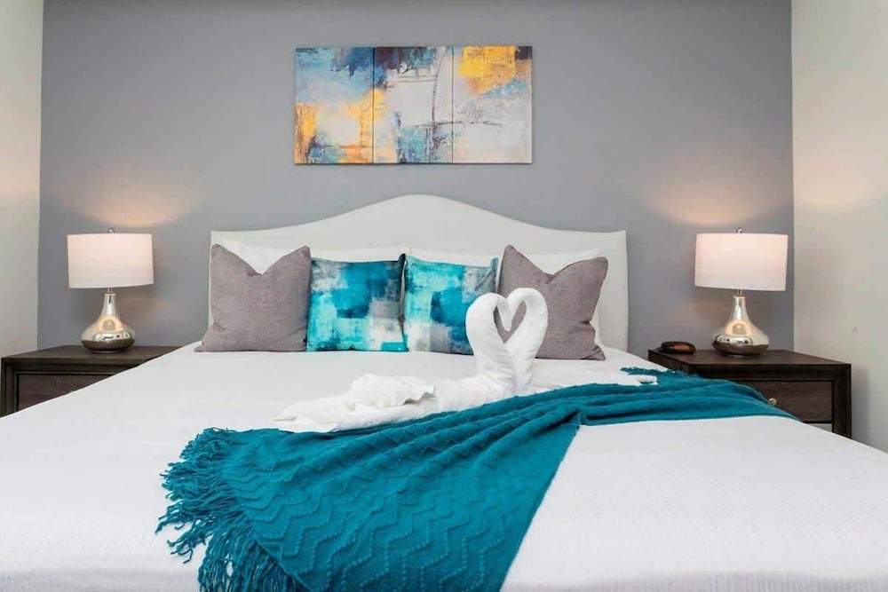 Lake View Resort Condo w Lazy River Near Disney