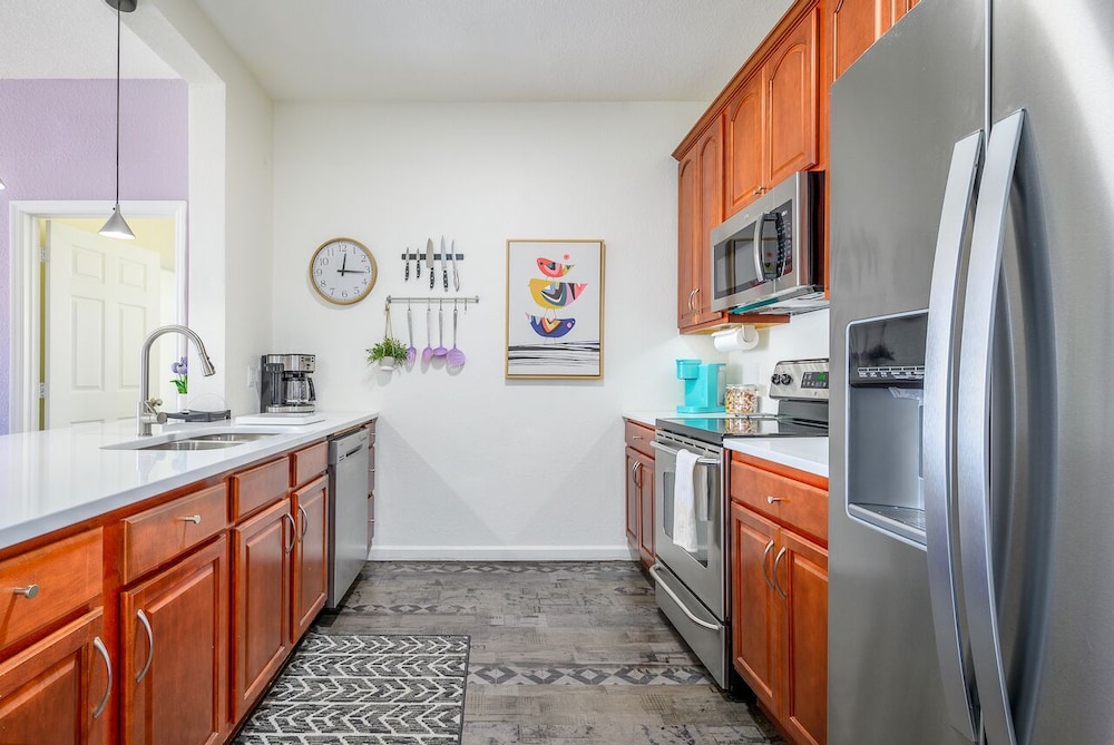 4862 Cayview Avenue #208