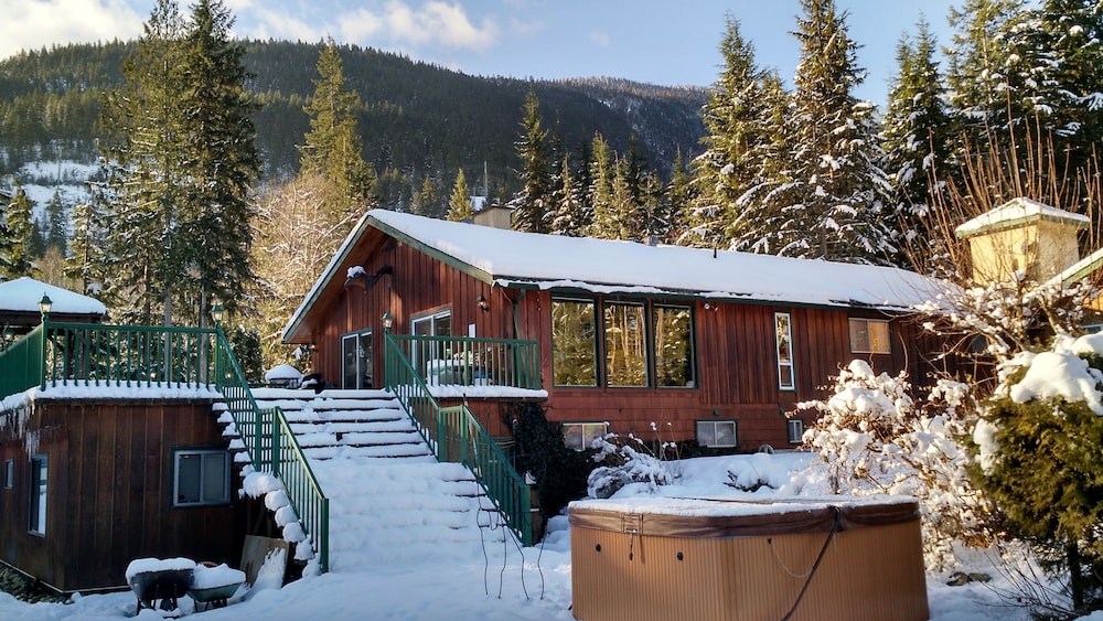 Mulvehill Creek Wilderness Inn