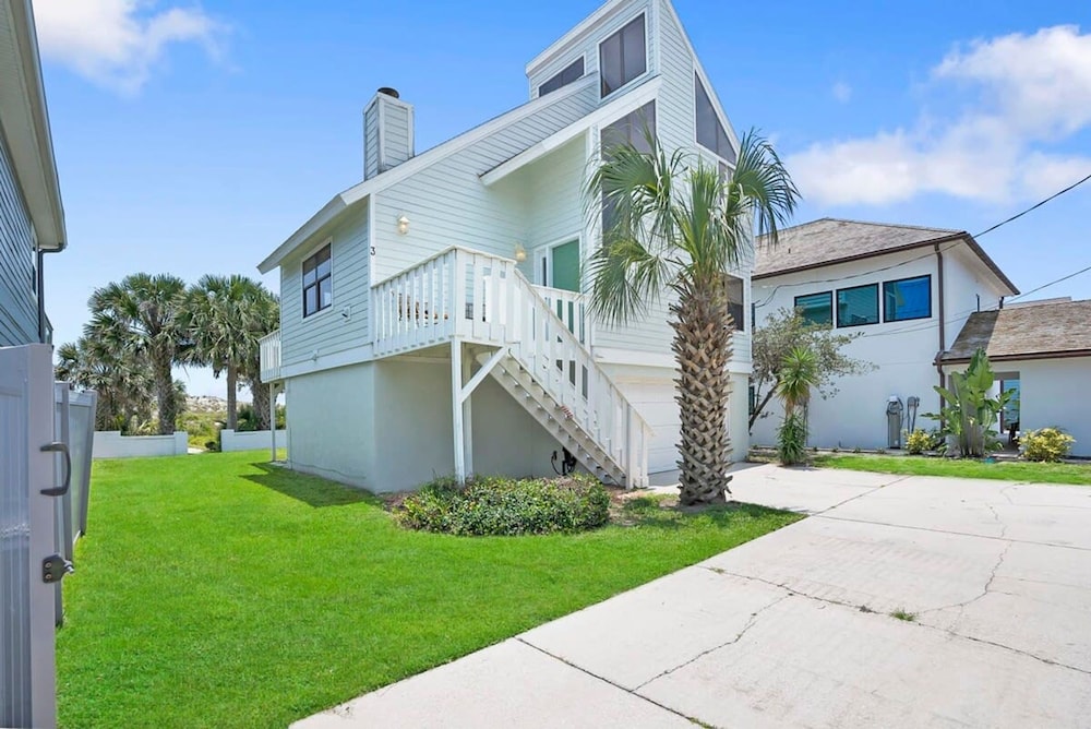 Oceanfront in St Aug Beach Patio BBQ Smart TVs