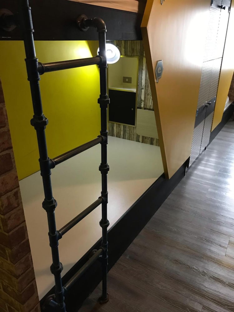 Hive Backpackers