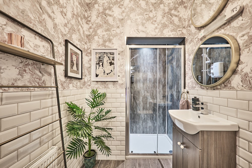 Londonderry Vacations - Art House - Property Image 2