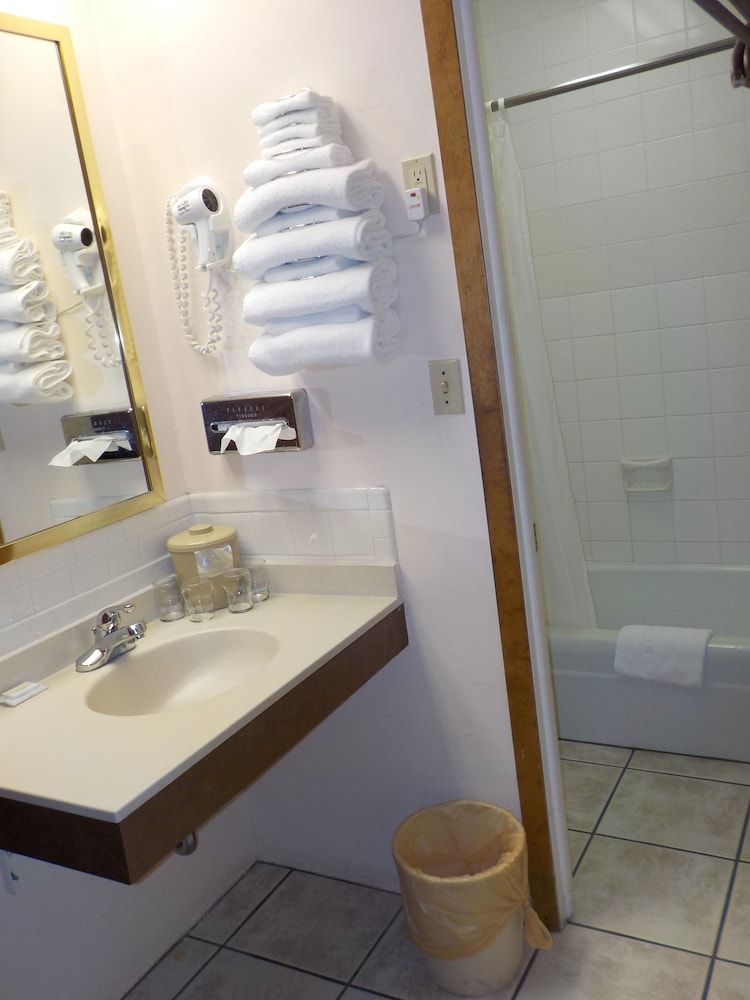 Indian Hills Inn & RV Park