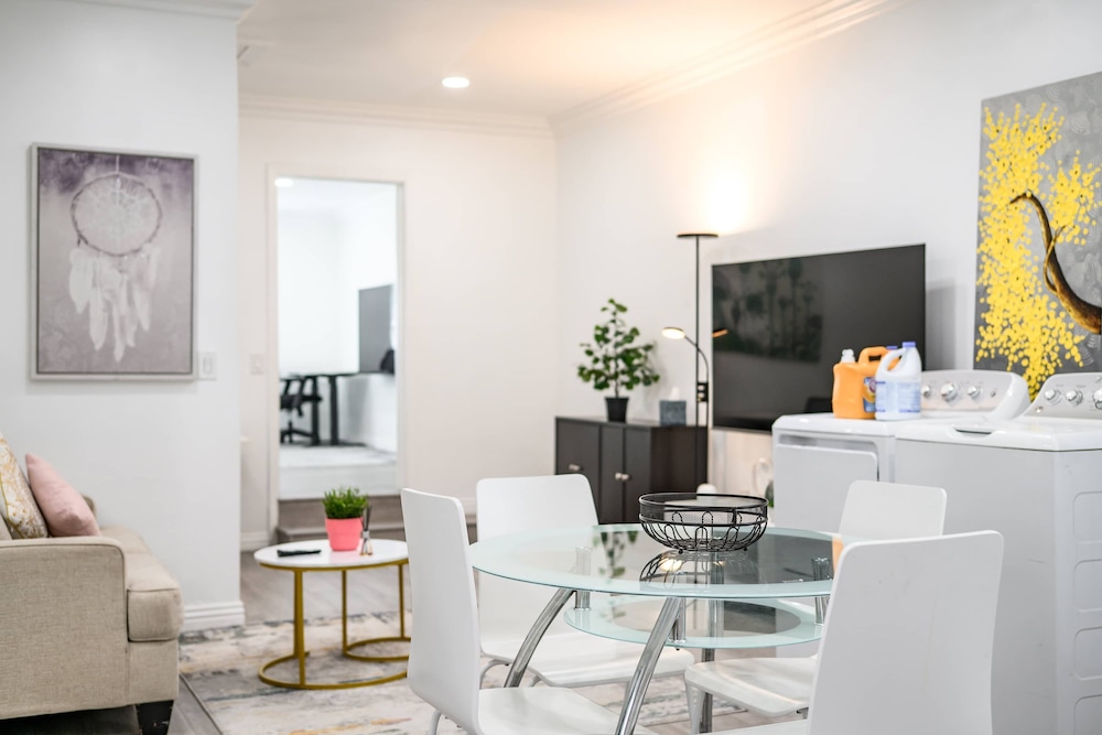 Spacious Bright Home Fully Equipped