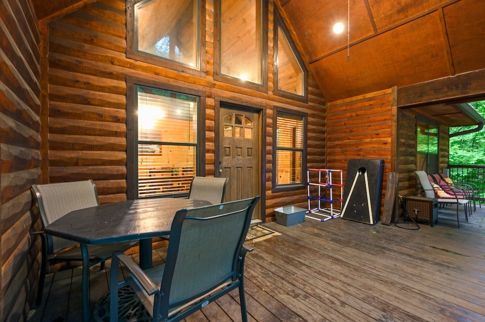 Whitetail Retreat Cabin for 13!