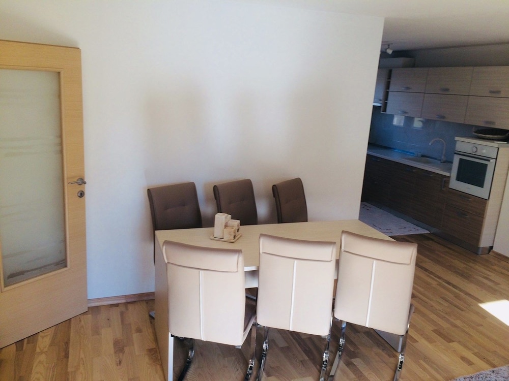 Apartment Hennion / Two Bedrooms A3 Liam view 2