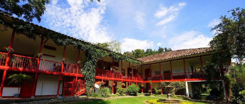 Hacienda Venecia Main House & Coffee Lodge