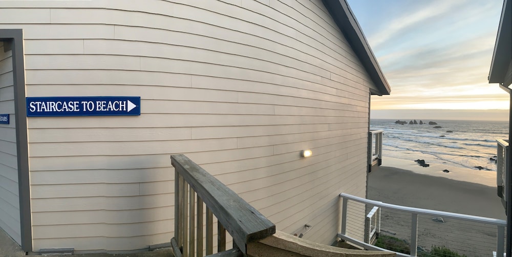 Sunset Oceanfront Lodging