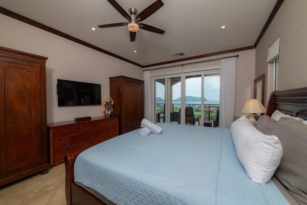 Altavista 4C 3 bdr 3 Bath Ocean View