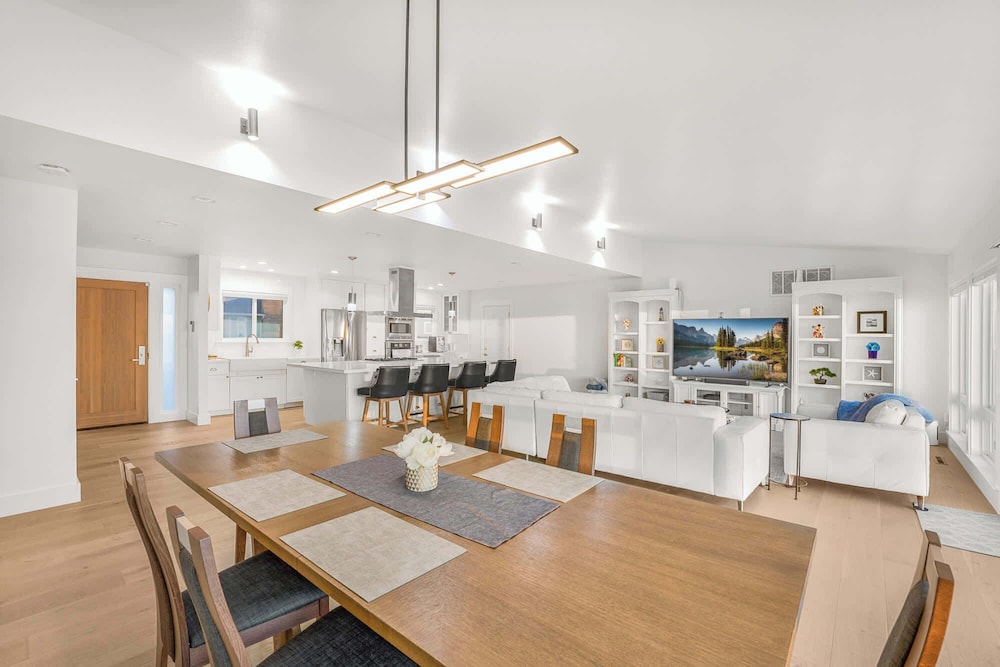 @marbella Lane-oceanfront Retreat w/ Stunning View