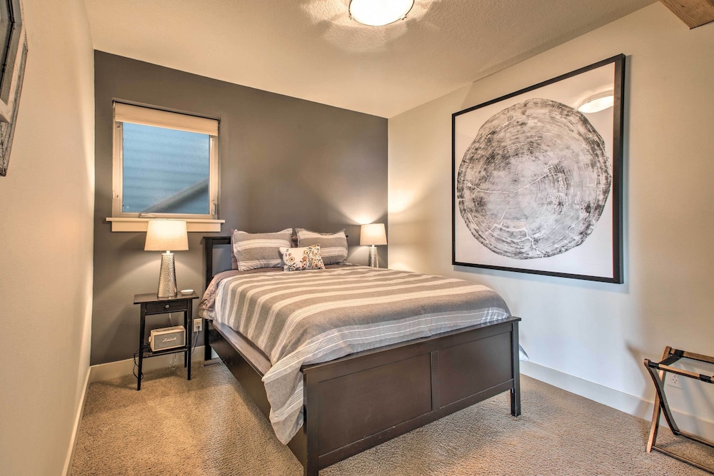 Luxe Coastal Haven w/ Bay Views & Hot Tub view 5