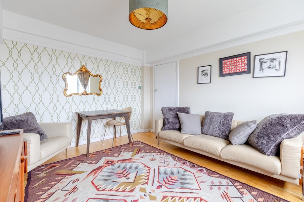Well-connected 2BD Flat Near Clapham Brixton Hill