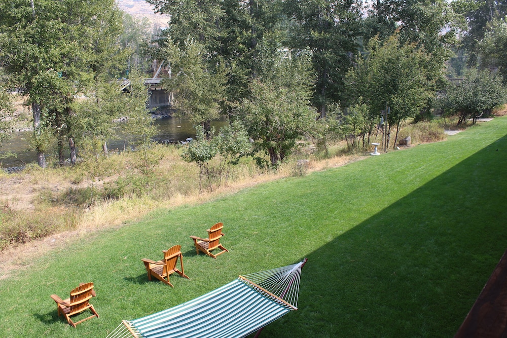 Methow River Lodge & Cabins