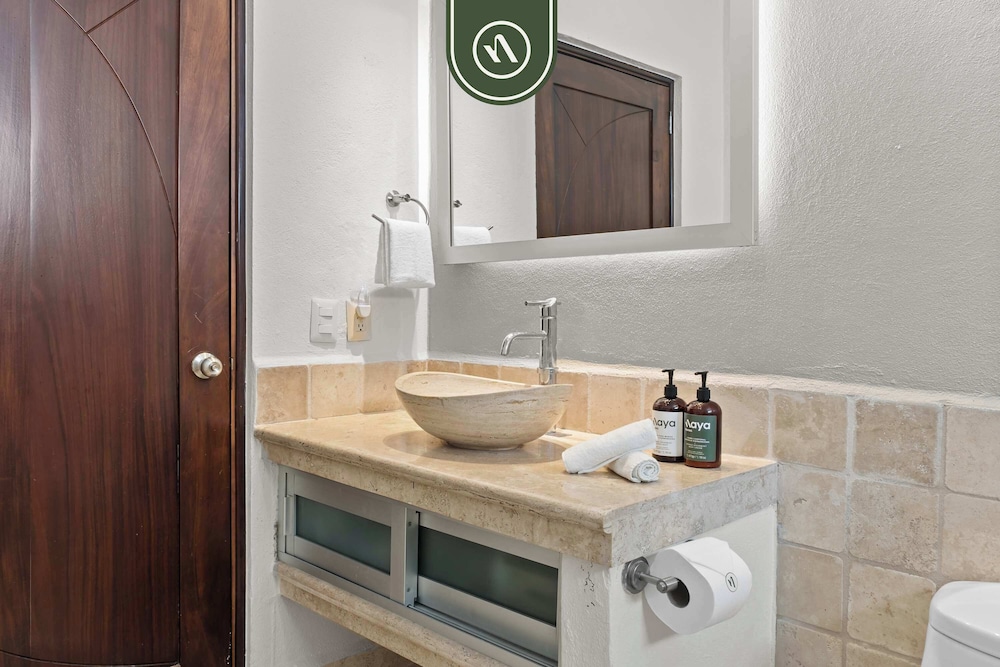 Stunning 2 BR Condo - Oceanview Terrace - Downtown