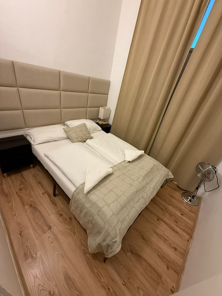Comfy 2BR Apt Westbahnhof Area