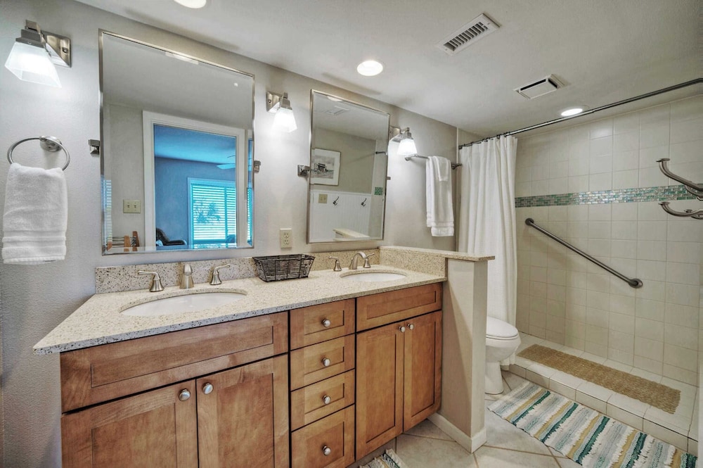 15 Condos, Sleeps 96 w/ Pools & Beach Access Island Retreat by Avantstay